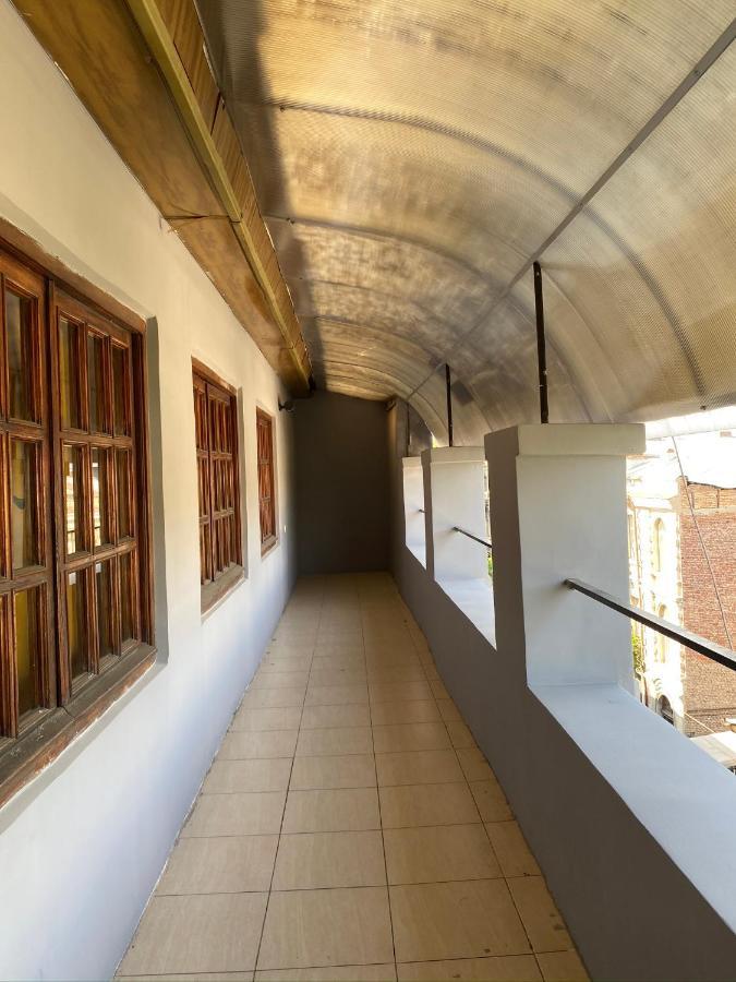 Хостел Red Door Тбилиси Экстерьер фото
